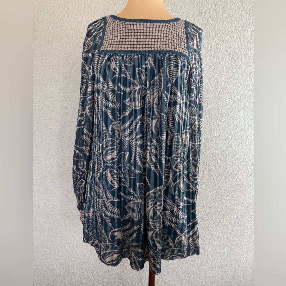 BCBGMaxAzria Silk Peasant Tunic Top Size Medium Crochet Yolk and Cuffs